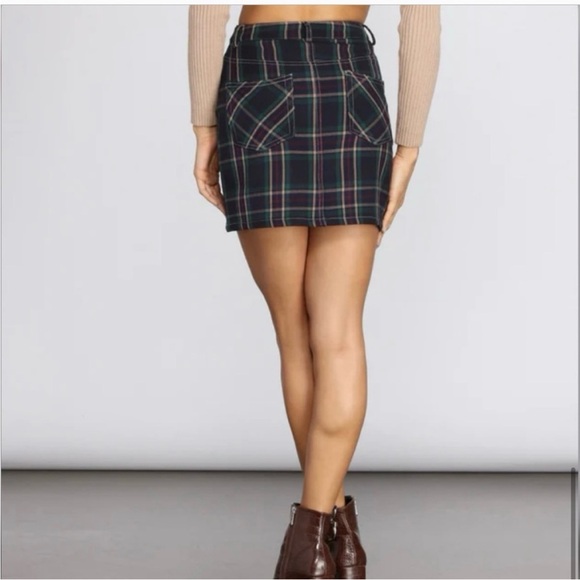 NWOT- Trendy Plaid Mini Skirt medium - Picture 4 of 9